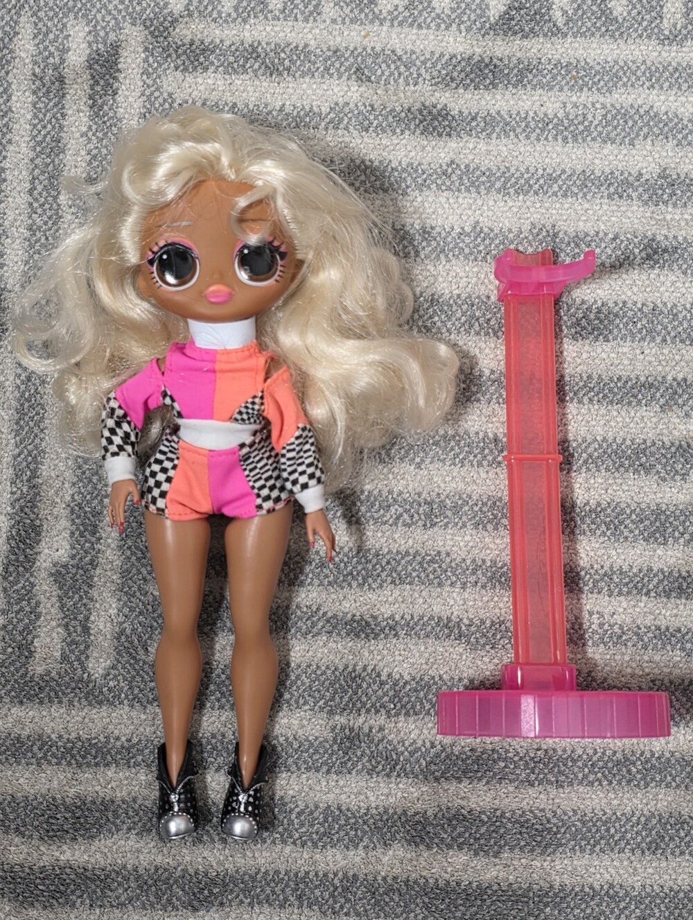 LOL Surprise OMG Lights Speedster Doll MGA 2019 With Stand
